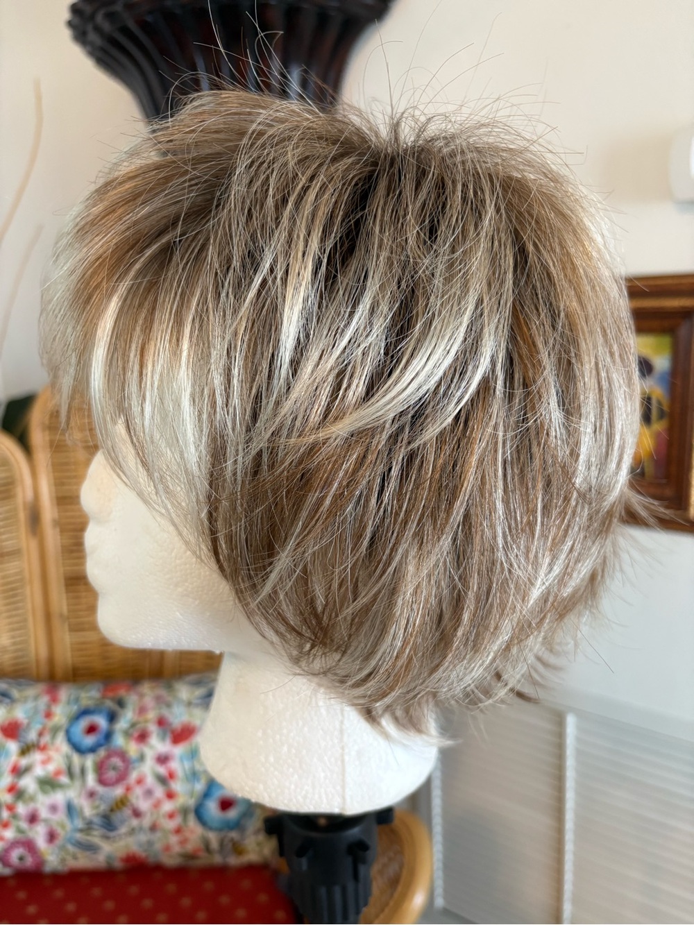 NORIKO Brown with Highlights Short textured Synthetic Wig! Excellent condition!
